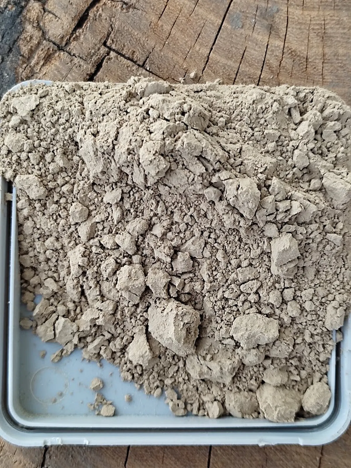 Kremelina je prírodný produkt, ktorý sa získava z fosilizovaných zbytkov rozsievok (jednobunkových rias).